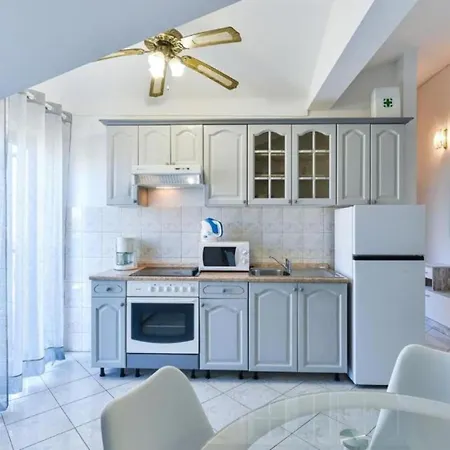 Franica With Heated Pool And Hot-tub - One Bedroom With Balcony Lejlighed