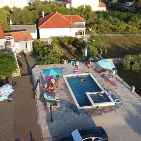 Franica With Heated Pool And Hot-tub - One Bedroom With Balcony