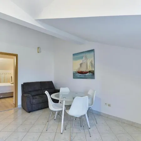 Franica With Heated Pool And Hot-tub - One Bedroom With Balcony *
