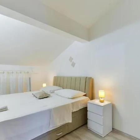Franica With Heated Pool And Hot-tub - One Bedroom With Balcony