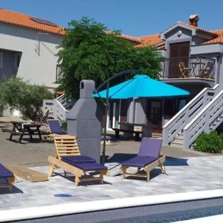 Franica With Heated Pool And Hot-tub - One Bedroom With Balcony