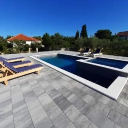 Franica With Heated Pool And Hot-tub - One Bedroom With Balcony Lejlighed
