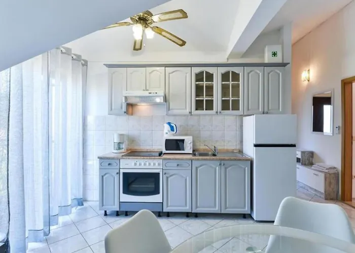 Franica With Heated Pool And Hot-tub - One Bedroom With Balcony Apartamento
