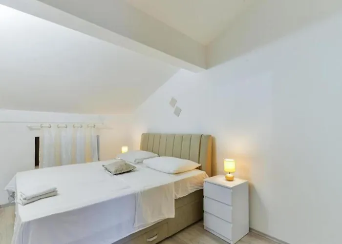 Franica With Heated Pool And Hot-tub - One Bedroom With Balcony