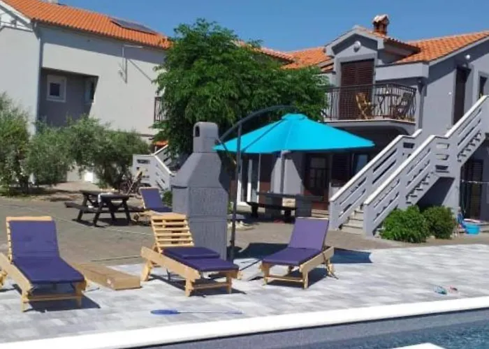 Franica With Heated Pool And Hot-tub - One Bedroom With Balcony