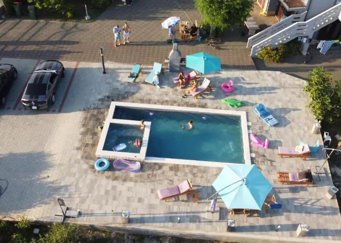 Franica With Heated Pool And Hot-tub - One Bedroom With Balcony *