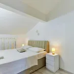 Franica With Heated Pool And Hot-tub - One Bedroom With Balcony