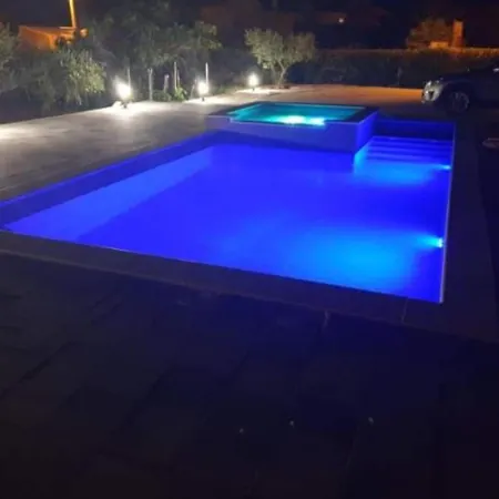 Franica With Heated Pool And Hot-tub - One Bedroom With Balcony Apartmán *
