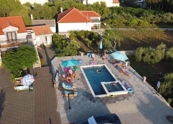 Franica With Heated Pool And Hot-tub - One Bedroom With Balcony