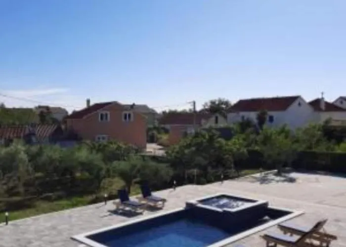 Franica With Heated Pool And Hot-tub - One Bedroom With Balcony