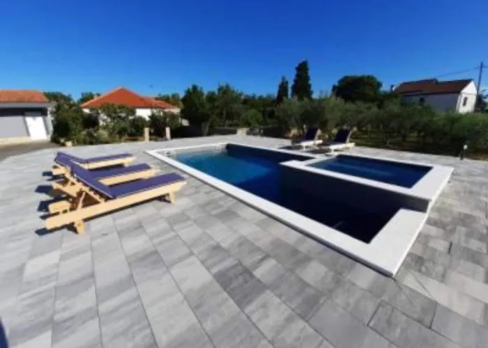 Franica With Heated Pool And Hot-tub - One Bedroom With Balcony Apartment