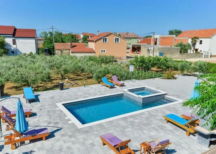 Apartment Franica With Heated Pool And Hot-tub - One Bedroom With Balcony